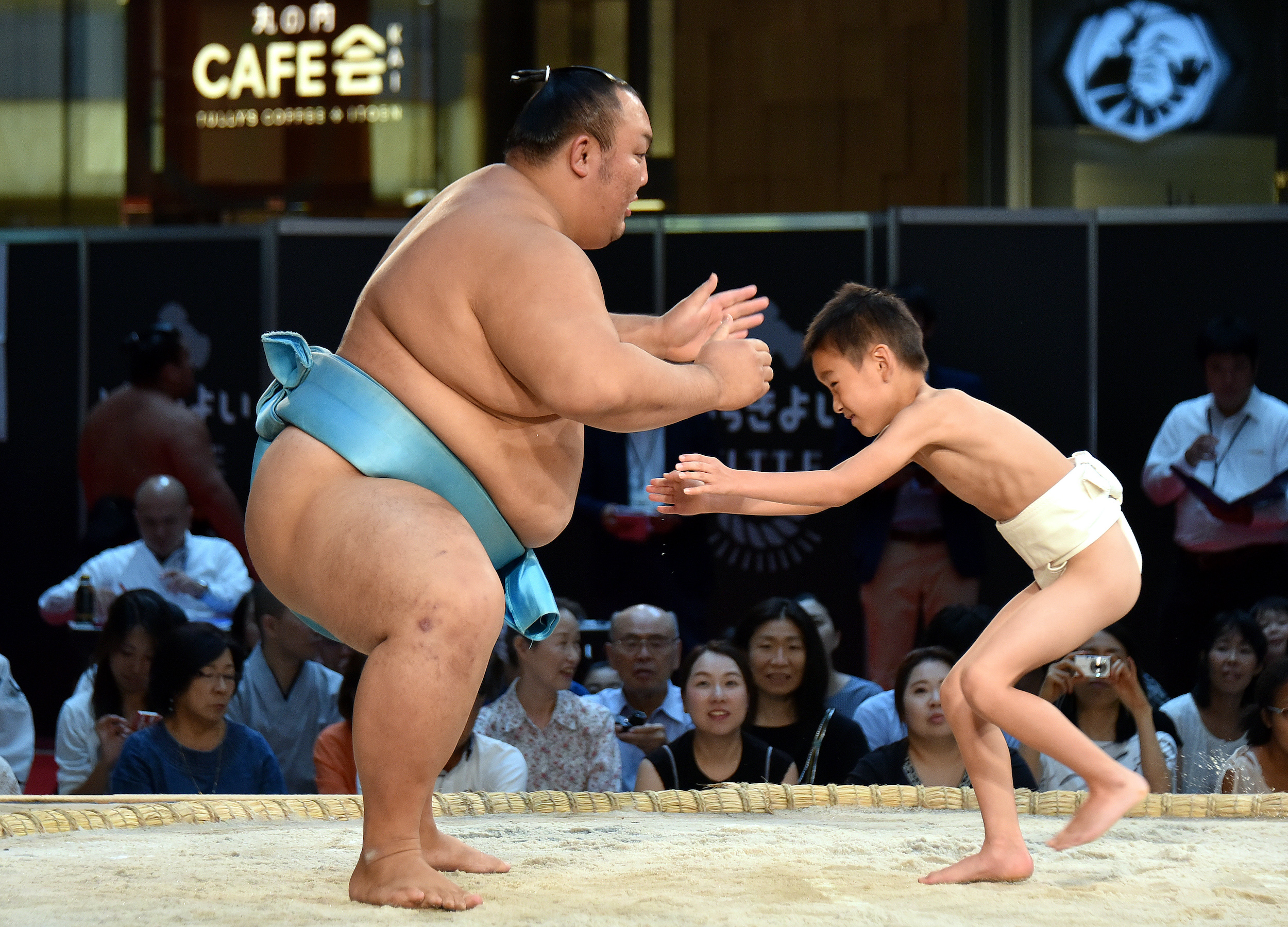 Au Japon, les femmes sumo veulent être reconnue