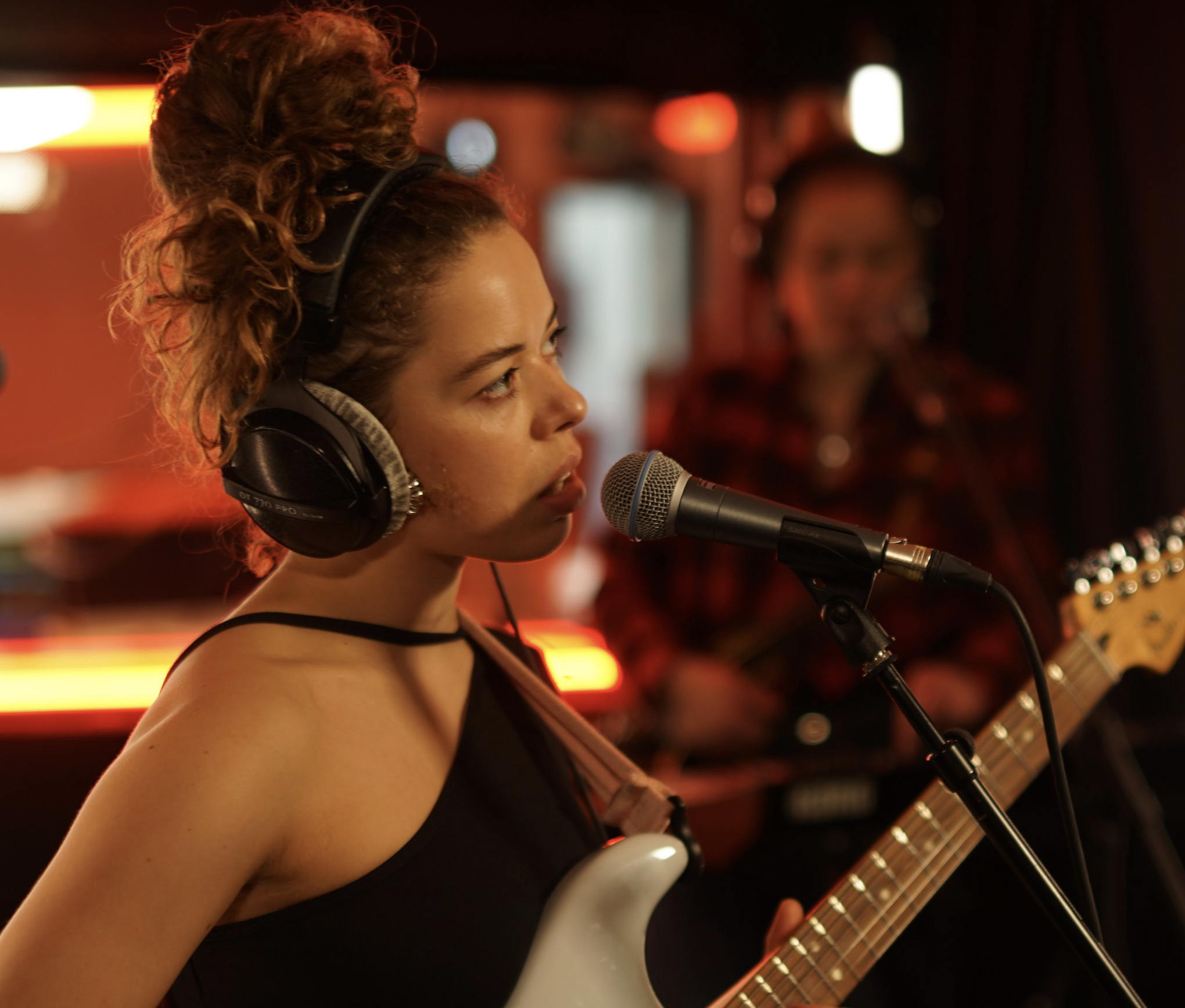 Nilüfer Yanya en live dans « Chambre noire »
