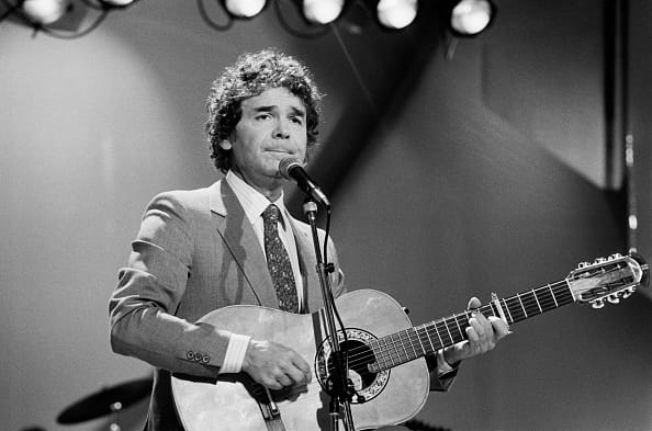 Pourquoi Pierre Perret n’aimait pas les colonies de vacances, alors qu’elles sont jolies ?