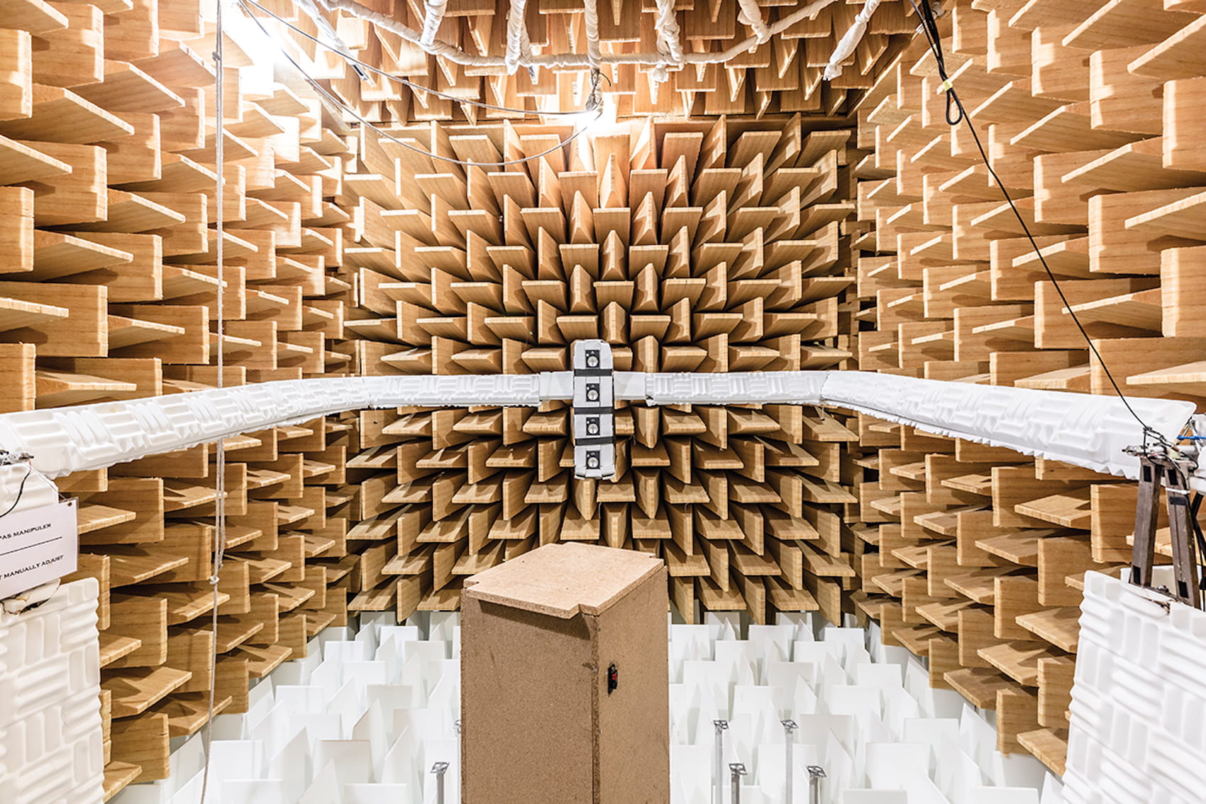 Dans la mythique chambre anéchoïque de l’IRCAM