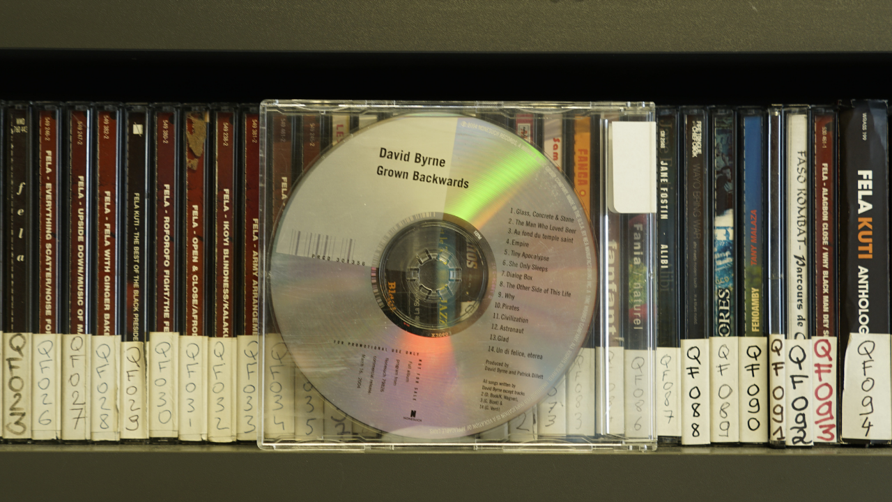 Un disque au hasard ? « Grown Backwards » de David Byrne