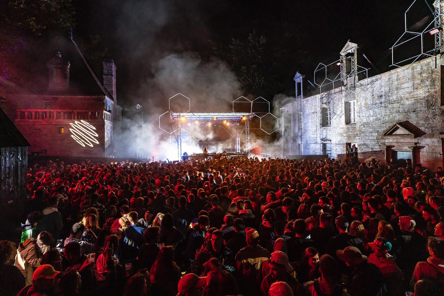La prog d’Astropolis est tombée. Et elle sent bon la teuf
