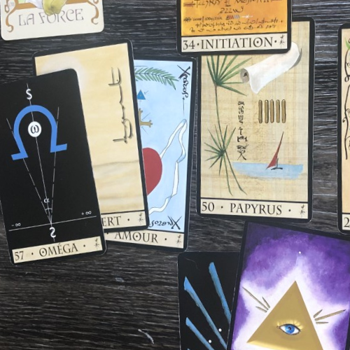 Astrologie, tarot, cristaux… : les spiritualités alternatives