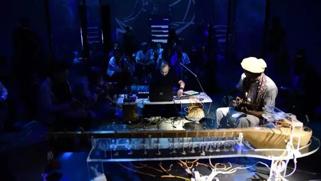 Karachi Community Radio créé un sitar autonome