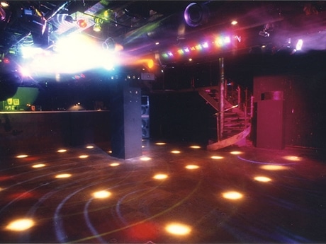 Space Lab Yellow, laboratoire de la club music japonaise